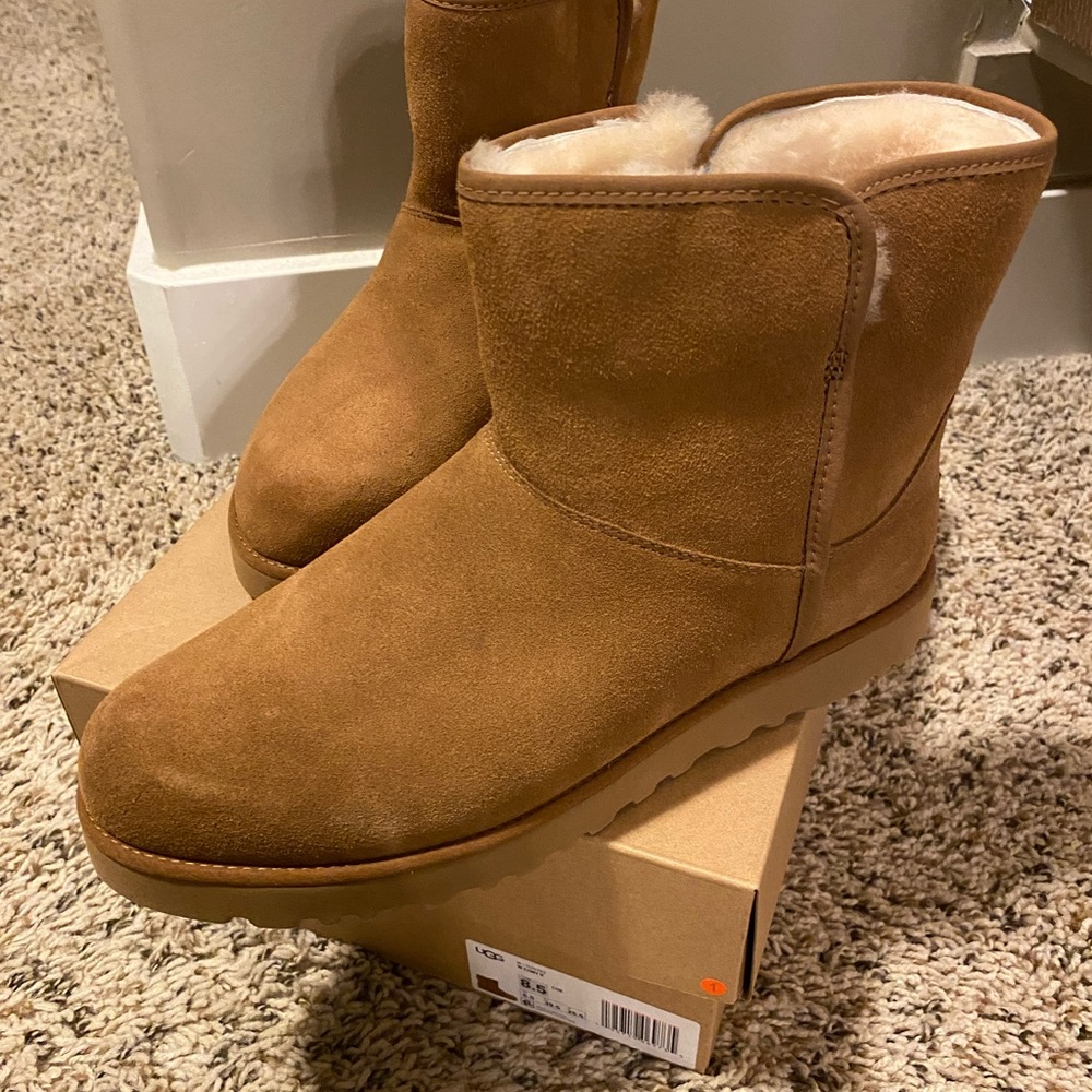 *SOLD* Uggs size 8.5